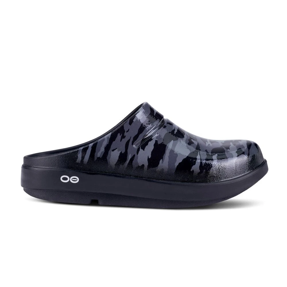 'OOFOS' Women's OOcloog Luxe Pixel Clog - Black / Camo 1 'OOFOS' Women's OOcloog Luxe Pixel Clog - Black / Camo