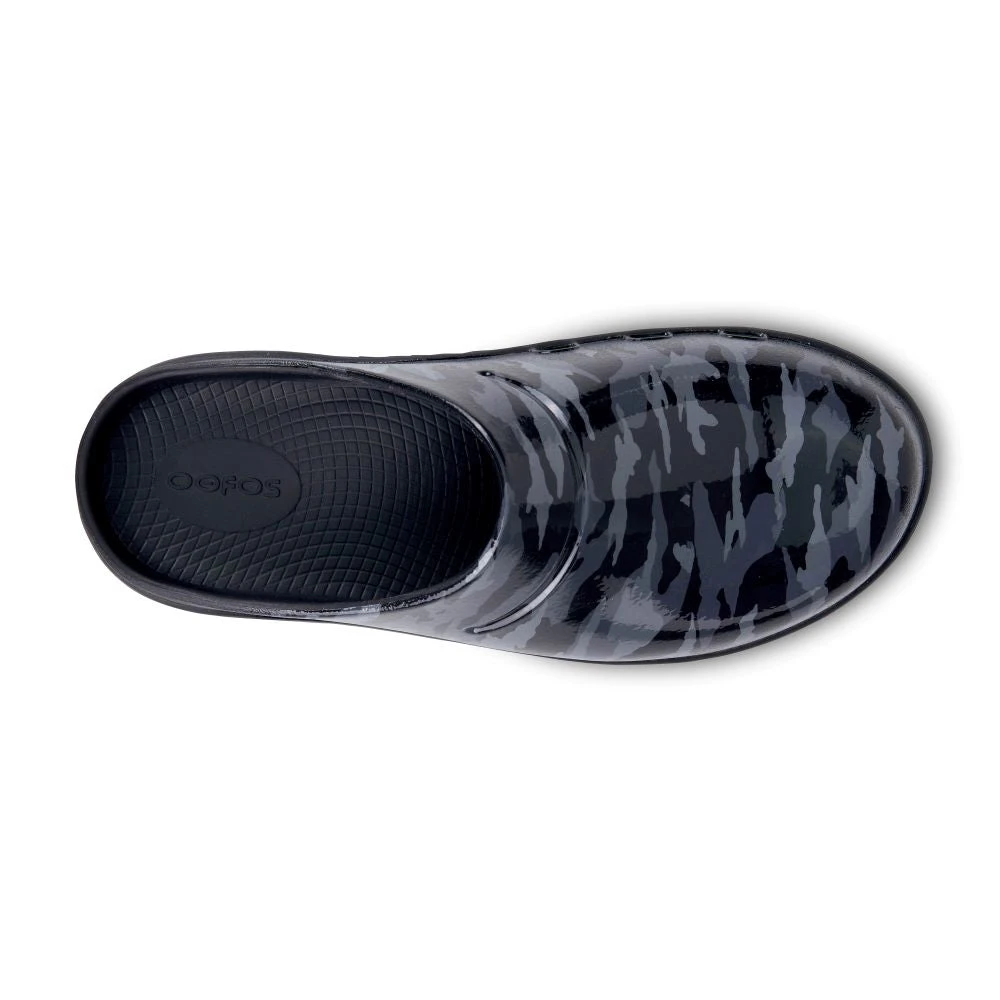 'OOFOS' Women's OOcloog Luxe Pixel Clog - Black / Camo 2 'OOFOS' Women's OOcloog Luxe Pixel Clog - Black / Camo - Image 2