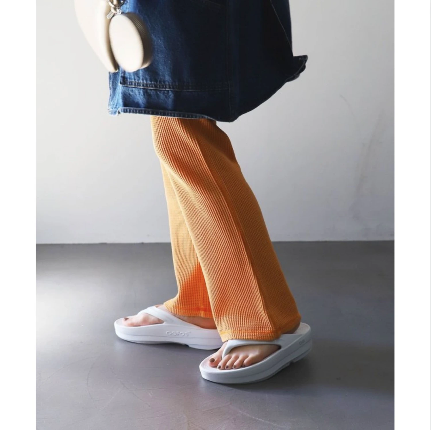 OOFOS | Platform Plain Shoes 2 OOFOS | Platform Plain Shoes - Image 2